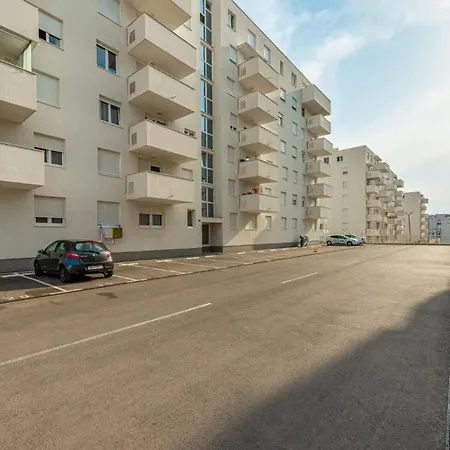 Lovely Apartman *